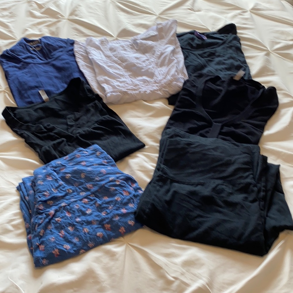 7 maternity items Size large